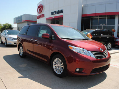 toyota sienna 2012 dk  red van xle 7 passenger auto access se gasoline 6 cylinders front wheel drive 6 speed automatic 76053