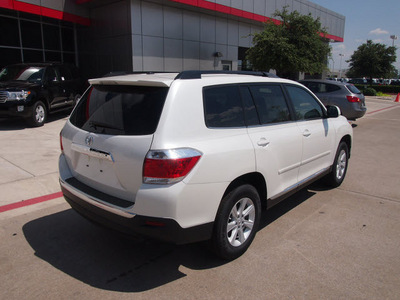 toyota highlander 2012 white suv se gasoline 6 cylinders front wheel drive 5 speed automatic 76053