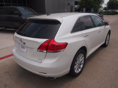 toyota venza 2012 white xle gasoline 4 cylinders front wheel drive shiftable automatic 76053