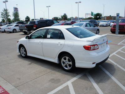 toyota corolla 2012 white sedan s gasoline 4 cylinders front wheel drive automatic 76053