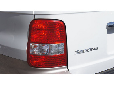 kia sedona 2005 white van ex gasoline 6 cylinders front wheel drive automatic 79407