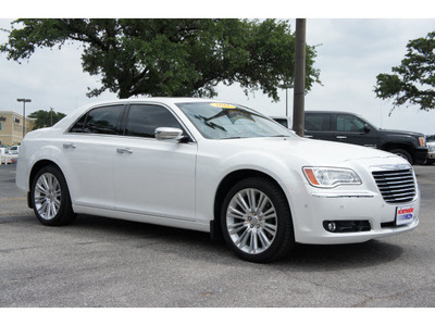 chrysler 300 2011 white sedan c gasoline 8 cylinders rear wheel drive 5 speed automatic 78214