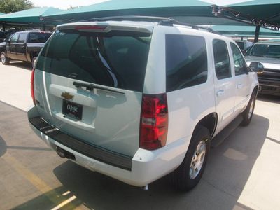 chevrolet tahoe 2013 summ white suv flex fuel v8 2 wheel drive automatic 76051