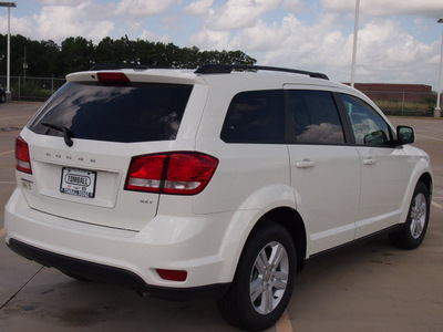 dodge journey 2012 white suv sxt gasoline 4 cylinders front wheel drive automatic 77375