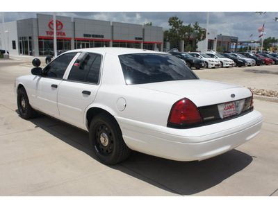 ford crown victoria 2008 white sedan police interceptor gasoline 8 cylinders rear wheel drive automatic with overdrive 78232