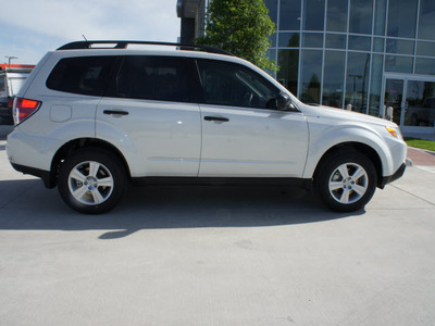 subaru forester 2012 white wagon 2 5x gasoline 4 cylinders all whee drive automatic 75070