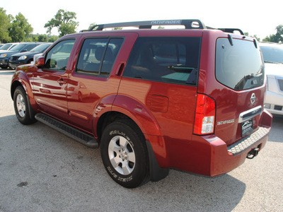 nissan pathfinder 2006 red brawn suv se gasoline 6 cylinders rear wheel drive automatic with overdrive 75057