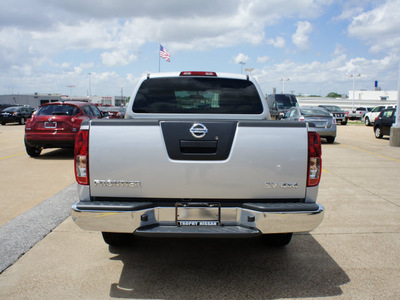 nissan frontier 2012 silver sv v6 gasoline 6 cylinders 4 wheel drive 5 speed automatic 75150