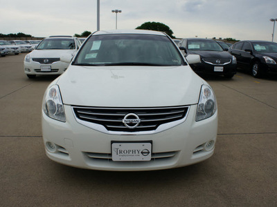 nissan altima 2012 white sedan 2 5 s gasoline 4 cylinders front wheel drive cont  variable trans  75150