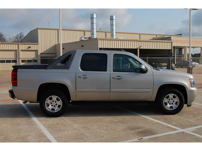 chevrolet avalanche 2007 silver suv lt 1500 gasoline 8 cylinders rear wheel drive automatic with overdrive 77375