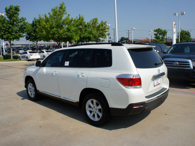toyota highlander 2012 white suv se gasoline 6 cylinders front wheel drive automatic 76116
