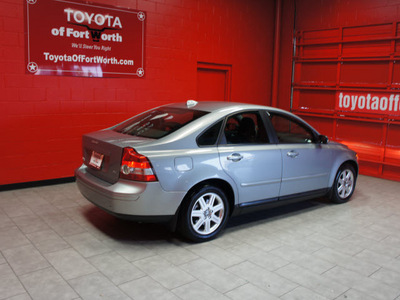 volvo s40 2006 silver sedan 2 4i gasoline 5 cylinders front wheel drive 5 speed manual 76116