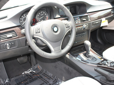 bmw 3 series 2012 off white 328i gasoline 6 cylinders rear wheel drive automatic 27616