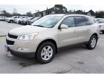 chevrolet traverse 2012 gold suv lt gasoline 6 cylinders front wheel drive automatic 77090