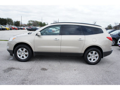 chevrolet traverse 2012 gold suv lt gasoline 6 cylinders front wheel drive automatic 77090