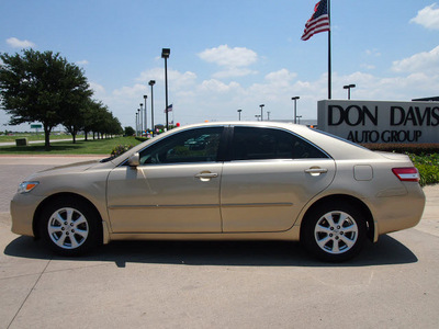 toyota camry 2011 tan sedan le gasoline 4 cylinders front wheel drive automatic 76018