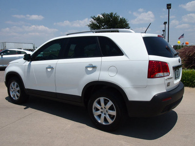 kia sorento 2011 white gasoline 4 cylinders 2 wheel drive automatic 76018