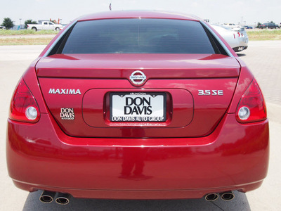 nissan maxima 2006 dk  red sedan 3 5 se gasoline 6 cylinders front wheel drive automatic 76018