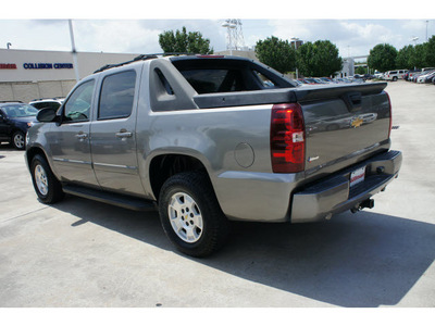 chevrolet avalanche 2007 tanbeige c1500 gasoline 8 cylinders rear wheel drive 4 speed automatic 77099