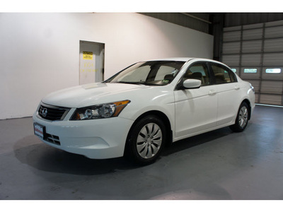 honda accord 2009 white sedan lx gasoline 4 cylinders front wheel drive 5 speed automatic 77471