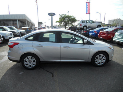 ford focus 2012 silver sedan se flex fuel 4 cylinders front wheel drive automatic 79925
