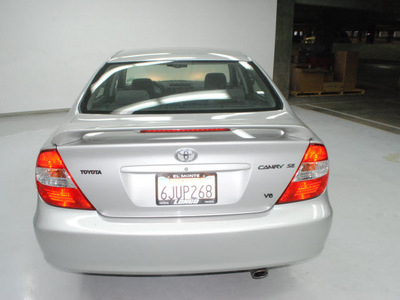 toyota camry 2004 silver sedan se v6 gasoline 6 cylinders front wheel drive automatic 91731