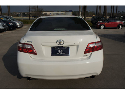 toyota camry 2007 white sedan xle v6 gasoline 6 cylinders front wheel drive automatic 77339