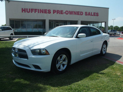 dodge charger 2011 white sedan se gasoline 6 cylinders rear wheel drive automatic 75067