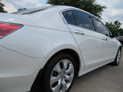 honda accord 2010 white sedan ex l v6 gasoline 6 cylinders front wheel drive automatic with overdrive 77074