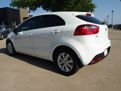 kia rio5 2013 white hatchback ex gasoline 4 cylinders front wheel drive automatic 75150