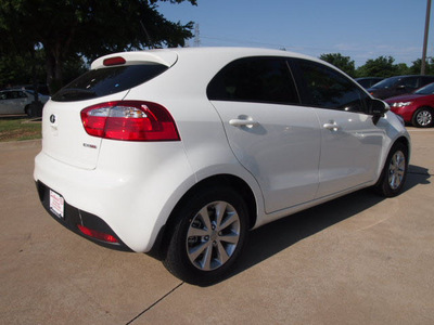 kia rio5 2013 white hatchback ex gasoline 4 cylinders front wheel drive automatic 75150