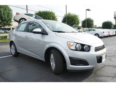 chevrolet sonic 2012 silver sedan ls gasoline 4 cylinders front wheel drive 6 speed automatic 77581