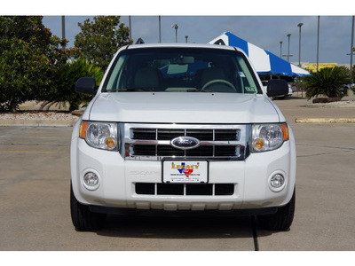 ford escape 2008 white suv xlt gasoline 6 cylinders front wheel drive 4 speed automatic 77471