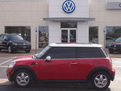 mini cooper 2010 red hatchback gasoline 4 cylinders front wheel drive 6 speed manual 77802