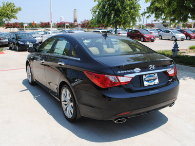 hyundai sonata 2013 black sedan 4dr sdn 2 0t ltd at gasoline 4 cylinders front wheel drive automatic 75070