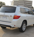 toyota highlander 2009 white suv gasoline 4 cylinders front wheel drive shiftable automatic 77074