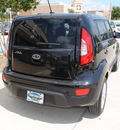 kia soul 2012 black wagon 5dr wgn mt gasoline 4 cylinders front wheel drive 6 speed manual 75070