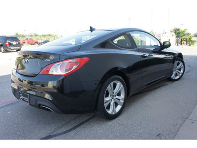 hyundai genesis coupe 2010 black coupe 2 0t gasoline 4 cylinders rear wheel drive 6 speed manual 78626