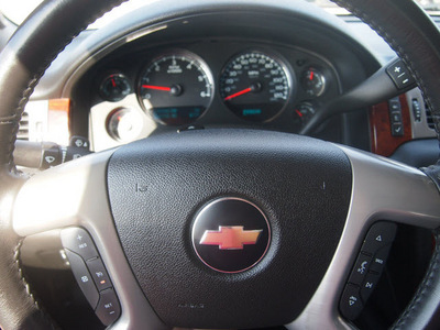 chevrolet avalanche 2009 white suv ltz flex fuel 8 cylinders 4 wheel drive automatic 76049