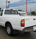 toyota tacoma 2004 white gasoline 4 cylinders rear wheel drive 5 speed manual 77379