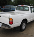 toyota tacoma 2004 white gasoline 4 cylinders rear wheel drive 5 speed manual 77379
