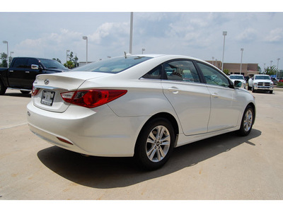 hyundai sonata 2011 white sedan gls gasoline 4 cylinders front wheel drive automatic with overdrive 77656