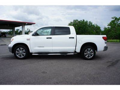 toyota tundra 2007 white sr5 gasoline 8 cylinders 2 wheel drive automatic 77632