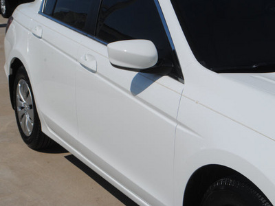 honda accord 2012 white sedan lx gasoline 4 cylinders front wheel drive automatic 75034