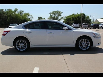 nissan maxima 2009 white sedan 3 5 sv gasoline 6 cylinders front wheel drive cont  variable trans  75041