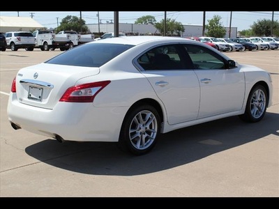 nissan maxima 2009 white sedan 3 5 sv gasoline 6 cylinders front wheel drive cont  variable trans  75041