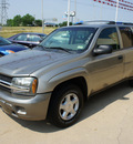 chevrolet trailblazer 2002 lt  gray suv ls gasoline 6 cylinders rear wheel drive automatic with overdrive 76108
