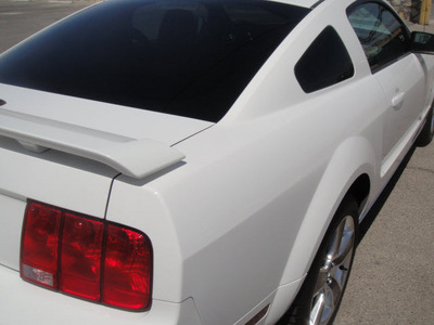 ford mustang 2008 white coupe gt gasoline 8 cylinders rear wheel drive standard 79936