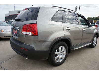 kia sorento 2012 silver suv lx gasoline 4 cylinders front wheel drive 6 speed automatic 77034