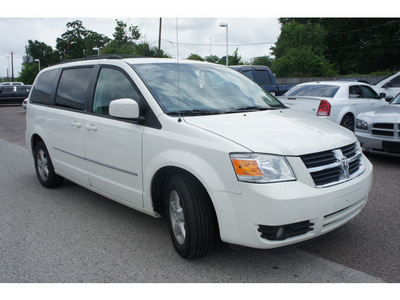 dodge grand caravan 2010 white van sxt gasoline 6 cylinders front wheel drive automatic 77017